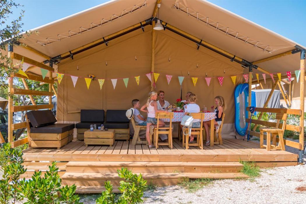 Vacanceselect Premium Lodge Polari Ровин Екстериор снимка