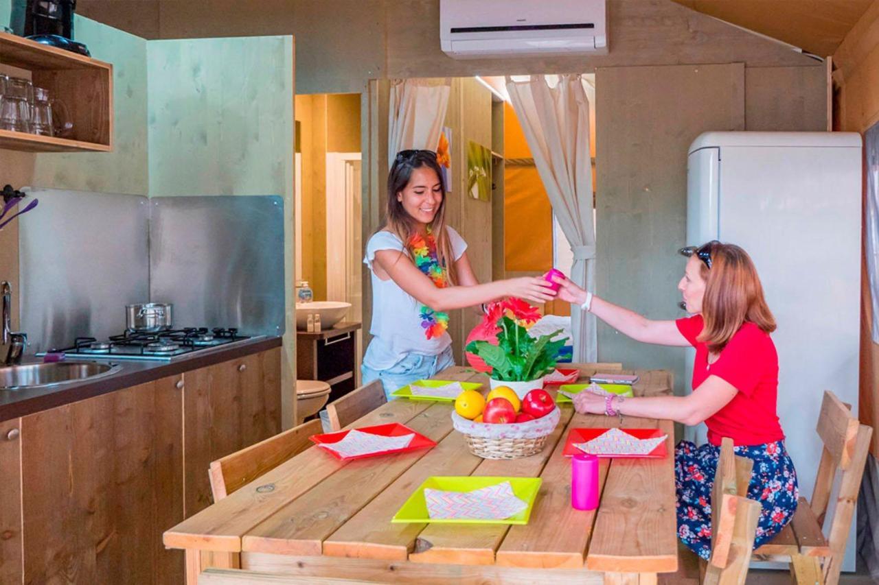Vacanceselect Premium Lodge Polari Ровин Екстериор снимка