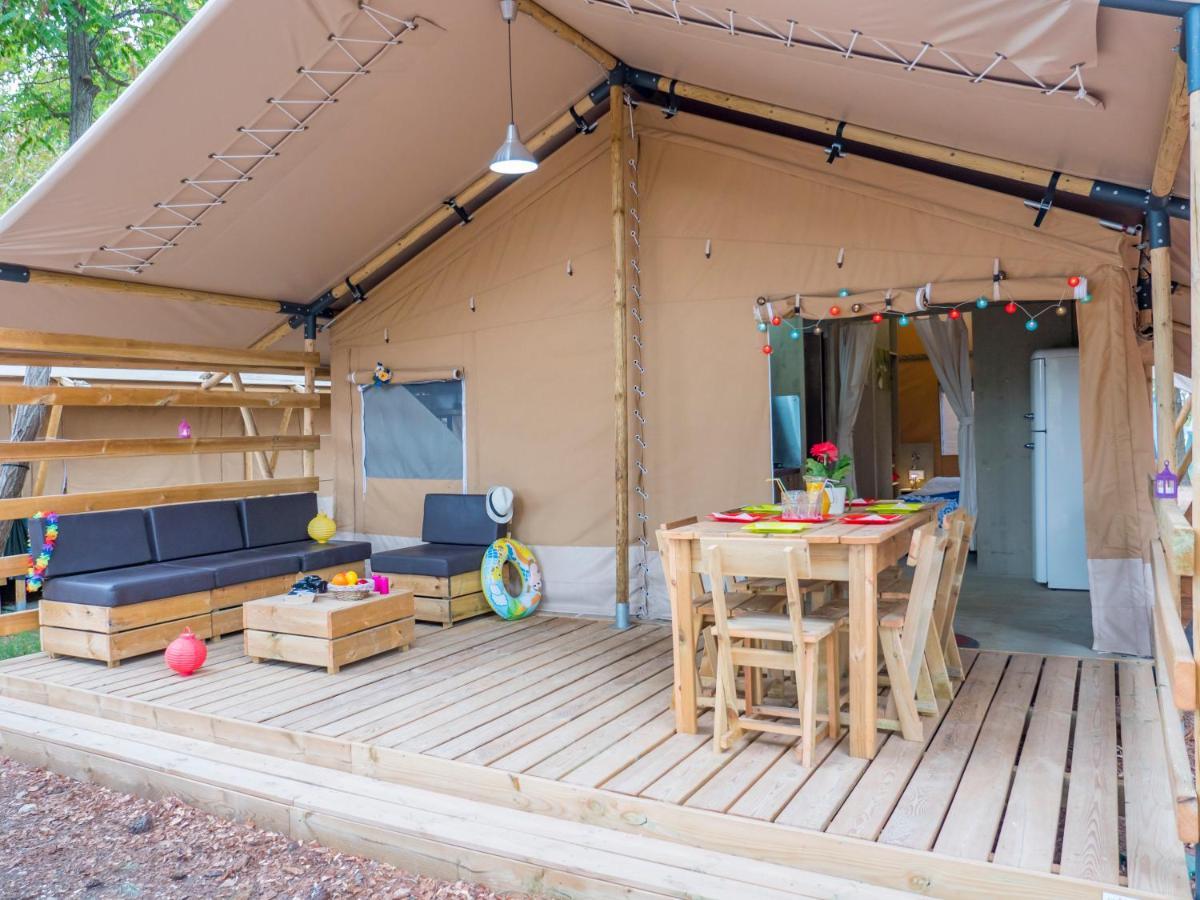 Vacanceselect Premium Lodge Polari Ровин Екстериор снимка