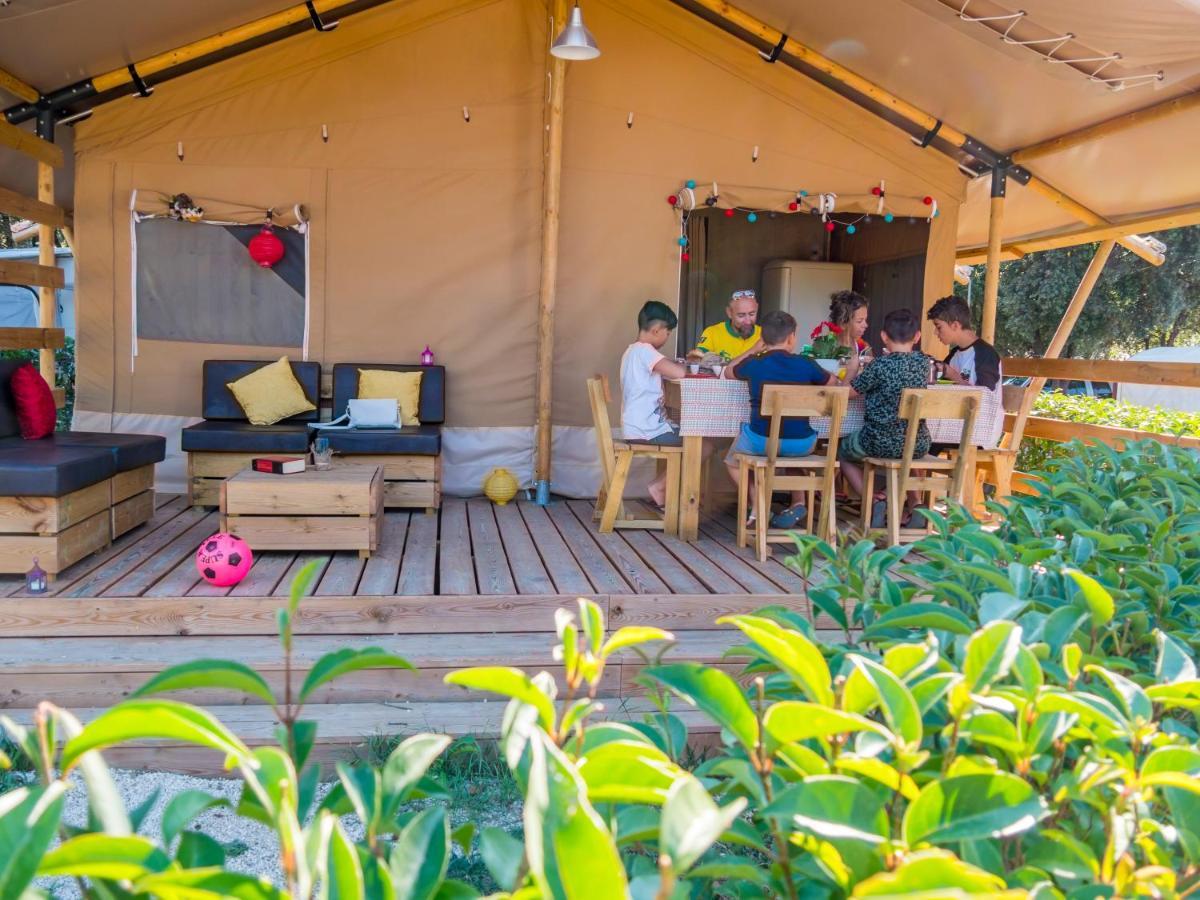 Vacanceselect Premium Lodge Polari Ровин Екстериор снимка